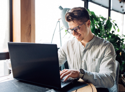 User completing a usability test on a laptop using EthOS.